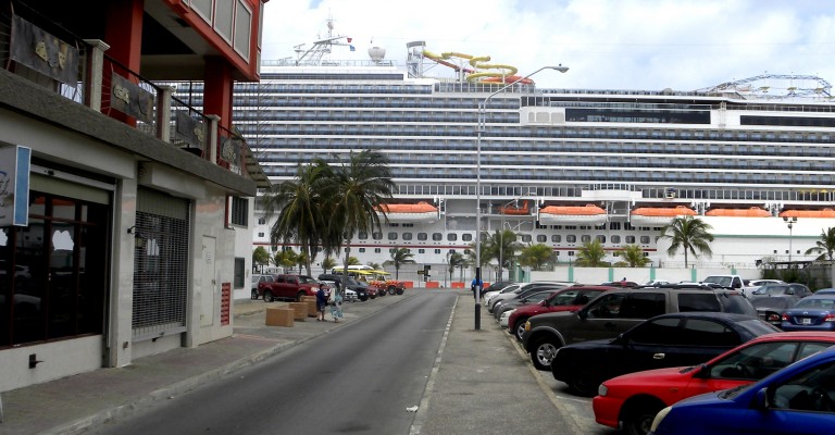 Bayside Mall in Oranjestad