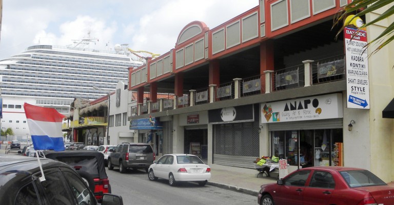 Bayside Mall in Oranjestad