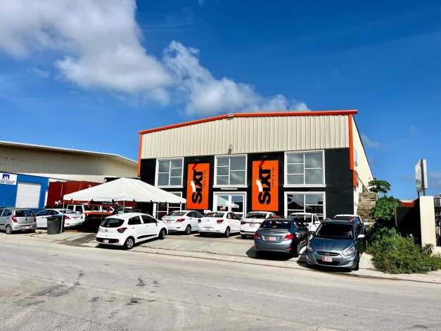 Commercial building at Wayaca