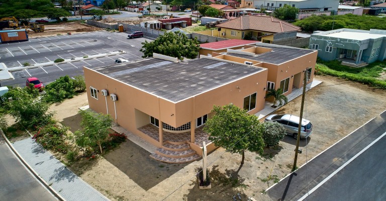 Commercial Building Cumana