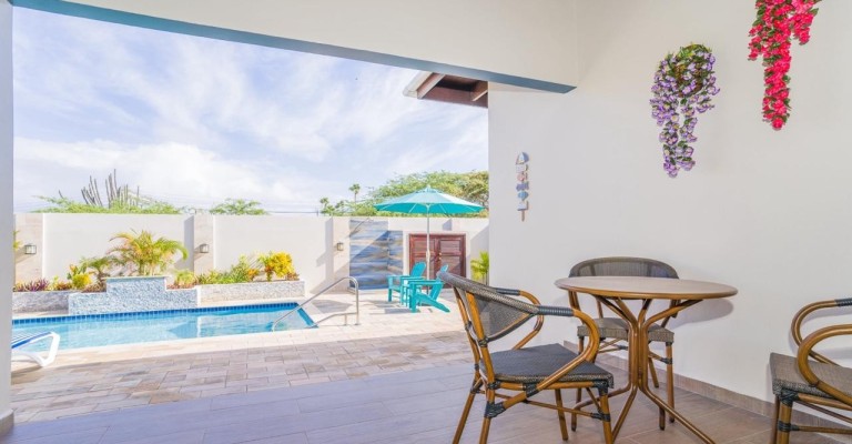 Charming 2-Bedroom Home with Pool