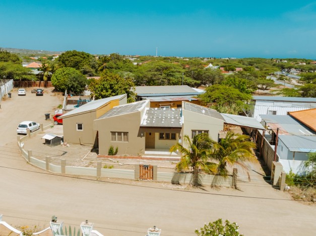 House in Pos Chikito with Apartment