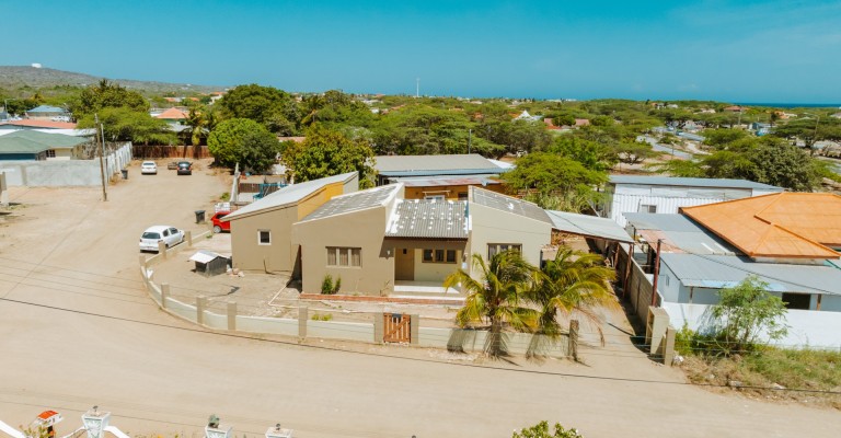 House in Pos Chikito with Apartment