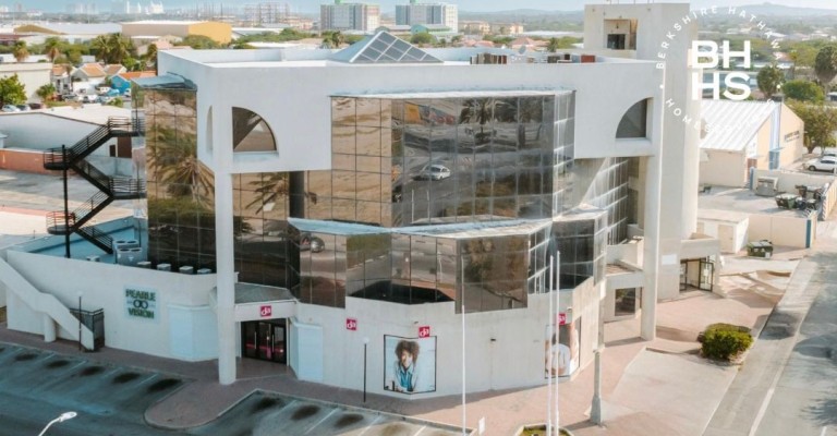 Elite Commercial Building along L.G. Smith Blvd.