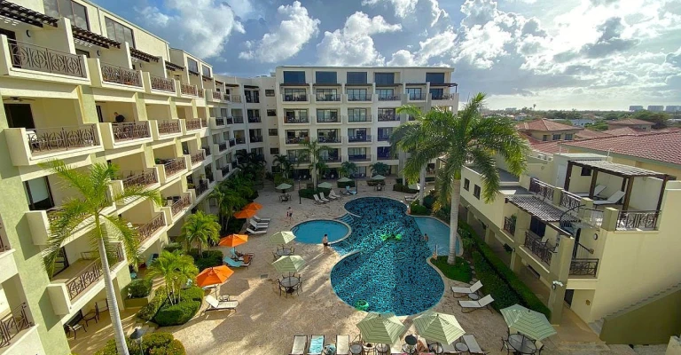 Palmaruba Condo Veronica