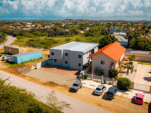 6 unit apartment complex in Tanki leendert