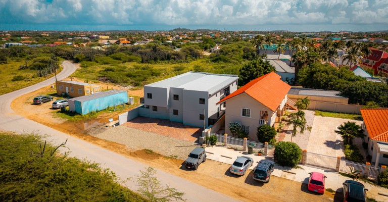 6 unit apartment complex in Tanki leendert