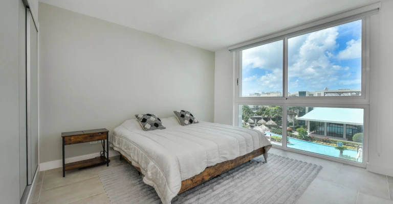 Acqua Condo 221