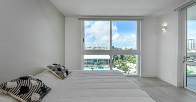 Acqua Condo 221