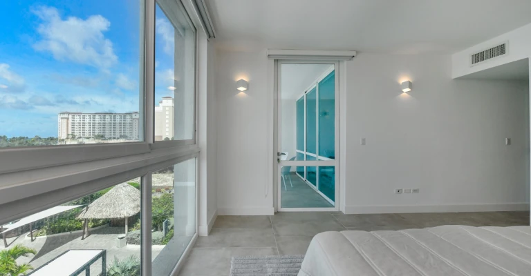 Acqua Condo 221