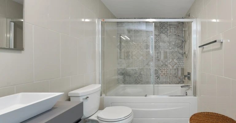 Acqua Condo 221