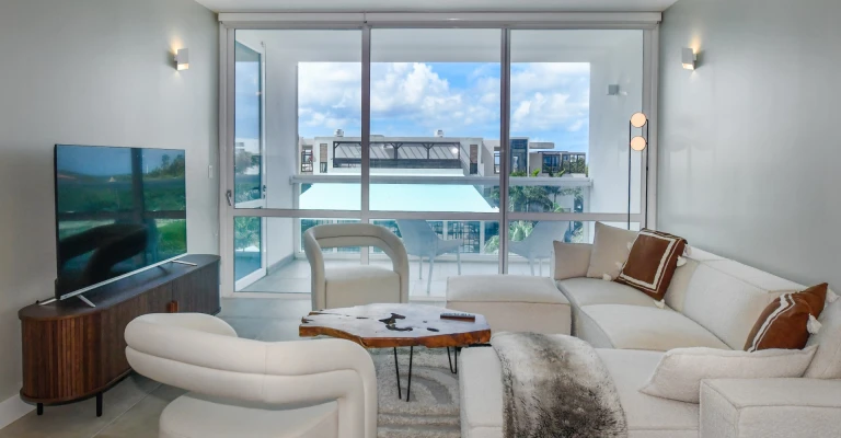 Acqua Condo 221