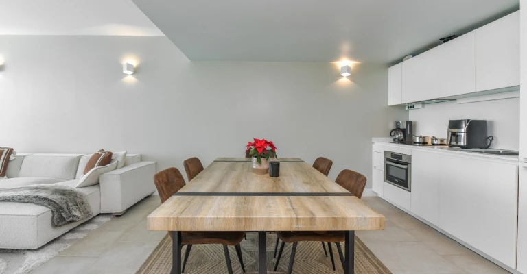 Acqua Condo 221