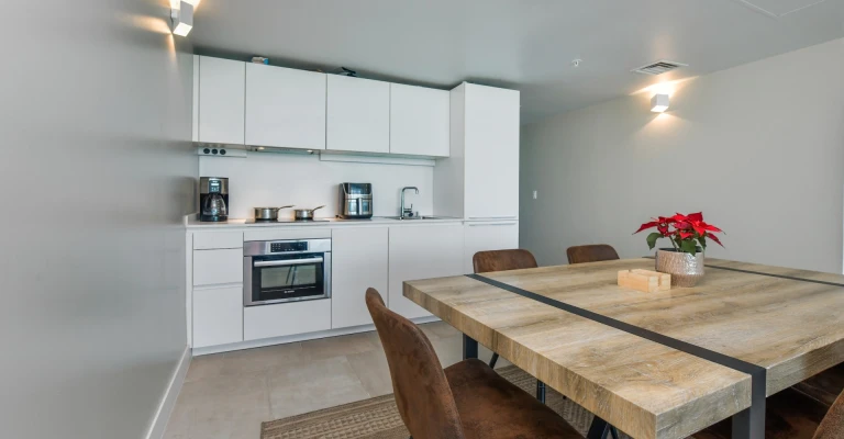 Acqua Condo 221