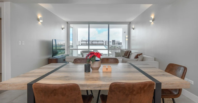 Acqua Condo 221