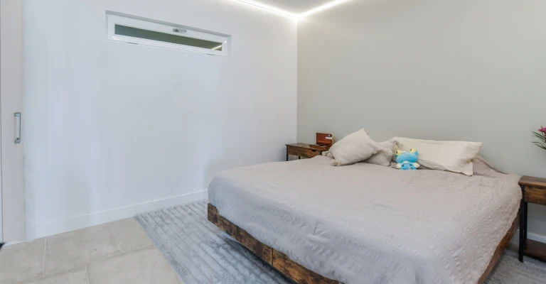 Acqua Condo 221
