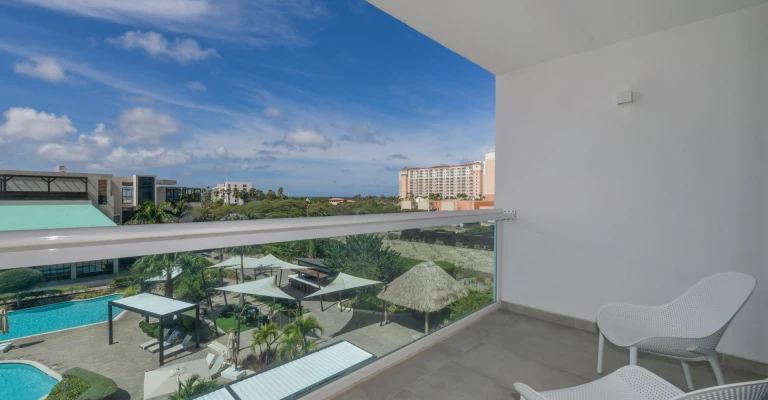 Acqua Condo 221