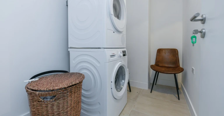 Acqua Condo 221