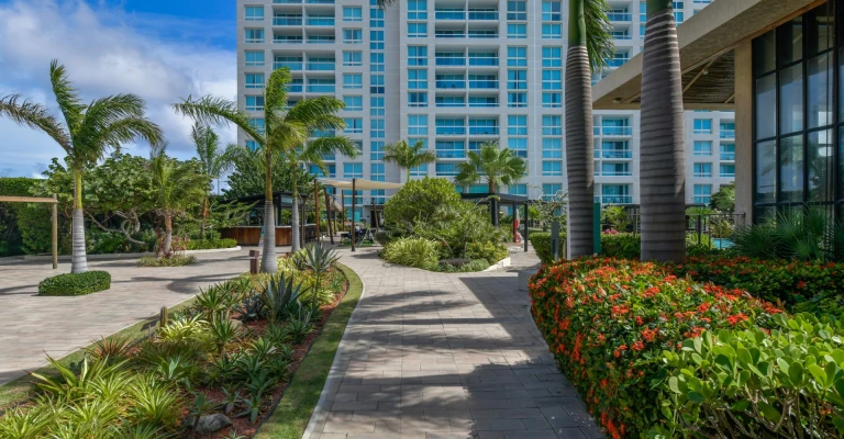 Acqua Condo 221