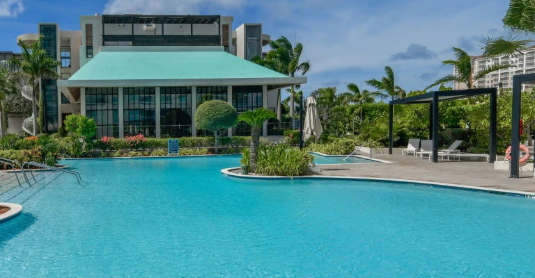 Acqua Condo 221