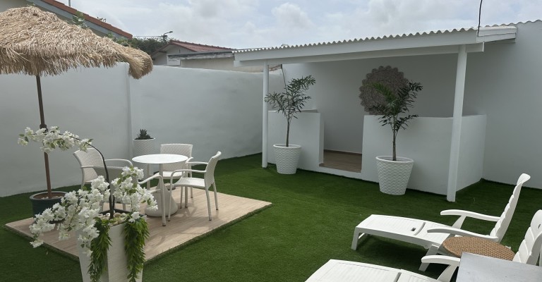 Beautiful 3 bedroom home with apartment