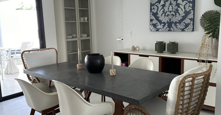 Beautiful 3 bedroom home with apartment