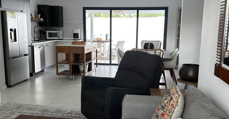 Beautiful 3 bedroom home with apartment