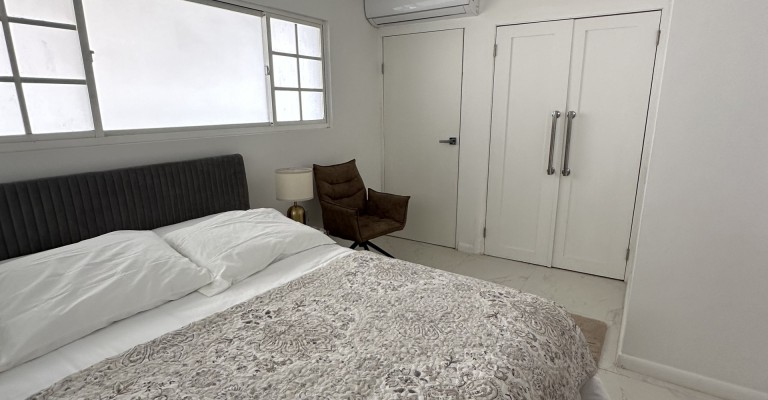 Beautiful 3 bedroom home with apartment