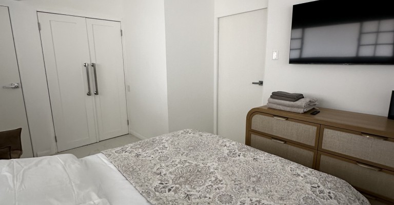 Beautiful 3 bedroom home with apartment